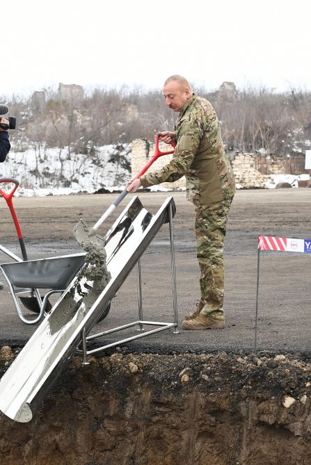 Президент Ильхам Алиев заложил фундамент автомобильной дороги Физули-Гадрут (ФОТО)