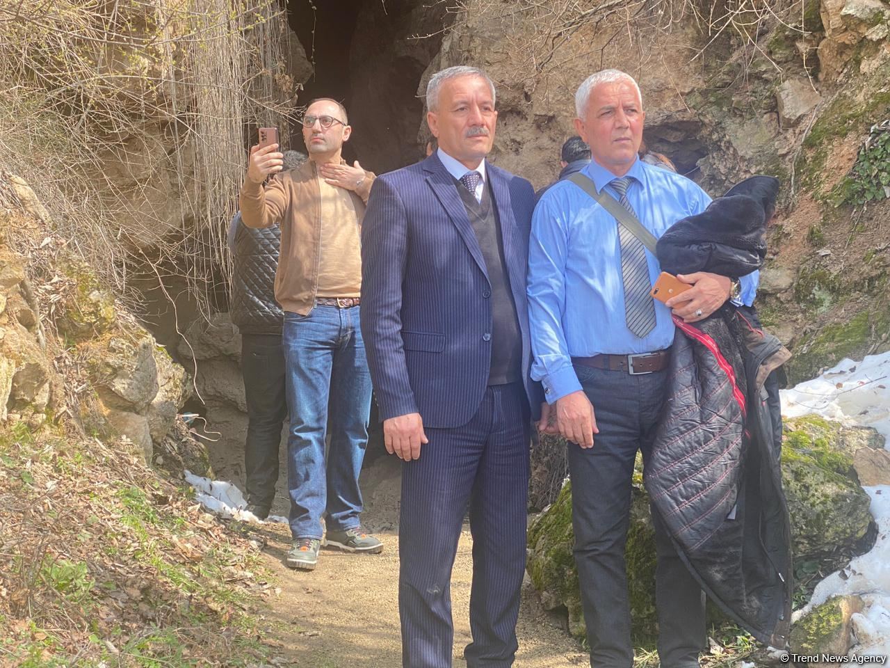 Представители азербайджанских СМИ побывали в Азыхской пещере (ФОТО)