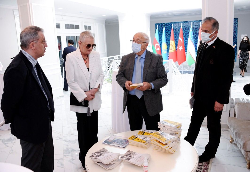 В Баку состоялась презентация книг выдающегося писателя и драматурга Максуда Ибрагимбекова (ФОТО)