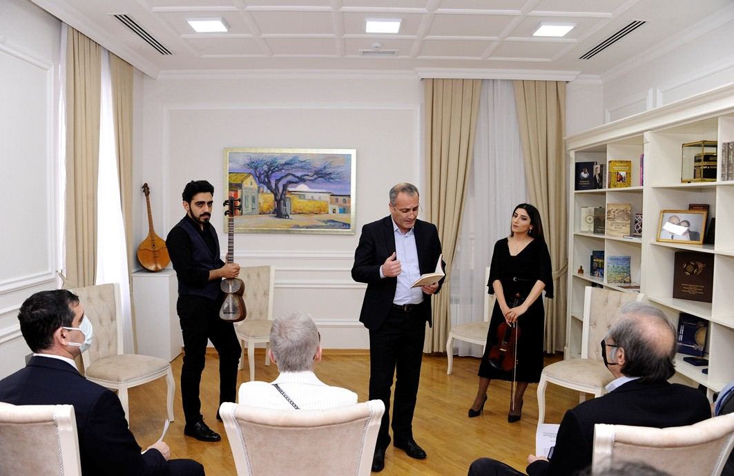 В Баку состоялась презентация книг выдающегося писателя и драматурга Максуда Ибрагимбекова (ФОТО)