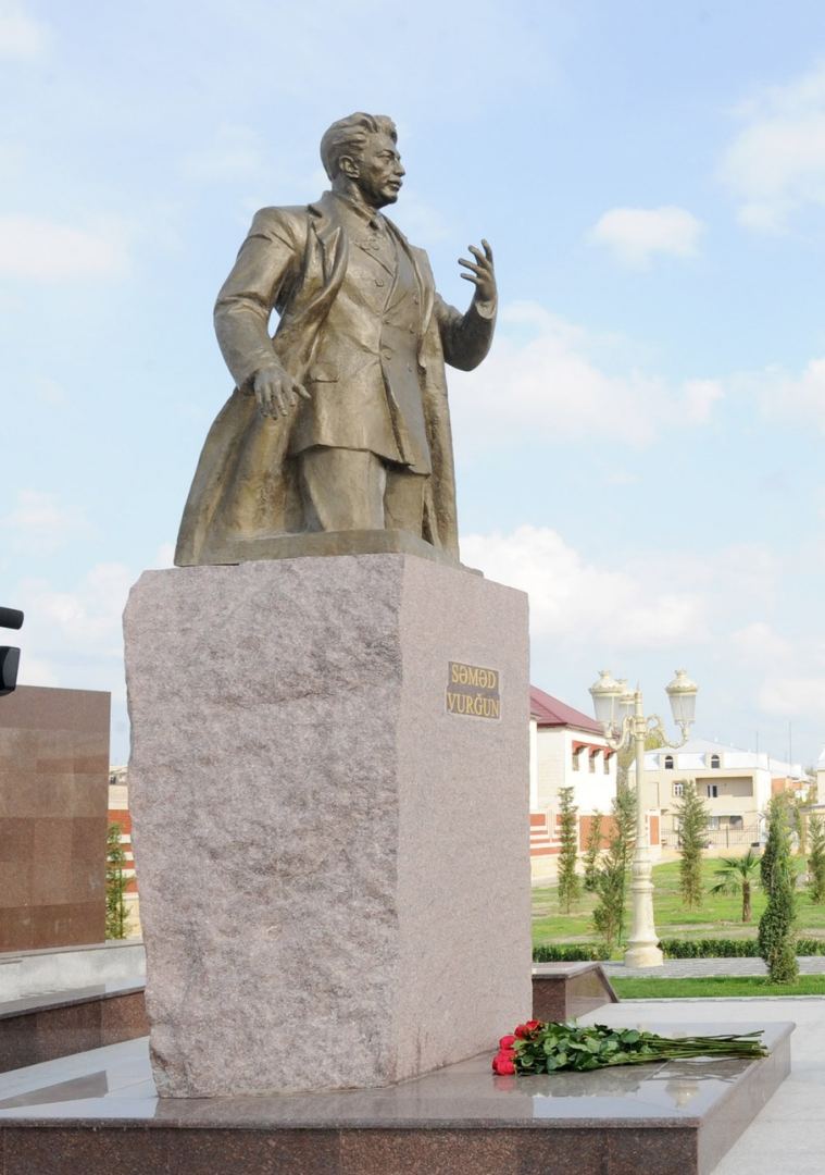 Самед Вургун в памятниках, картинах, марках ... (ФОТО)