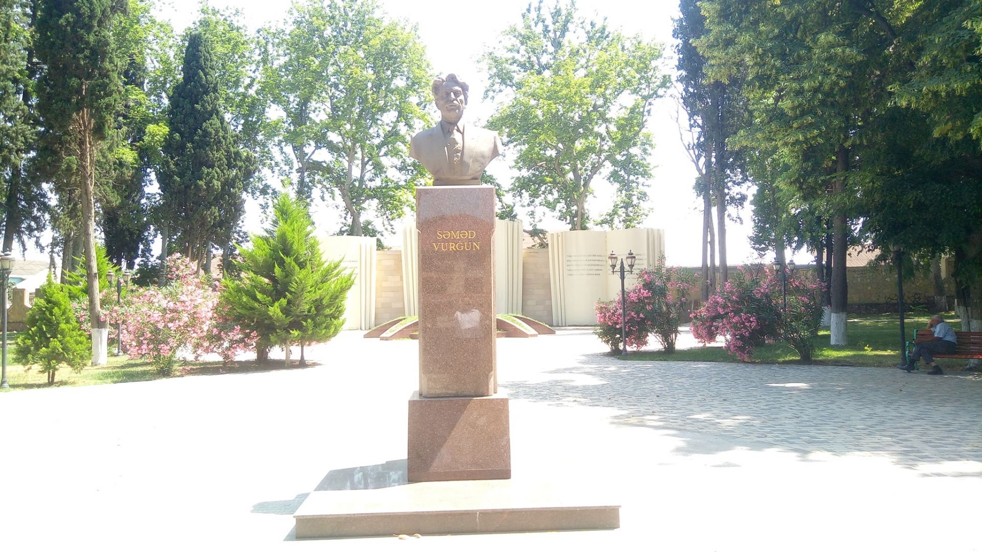 Самед Вургун в памятниках, картинах, марках ... (ФОТО)