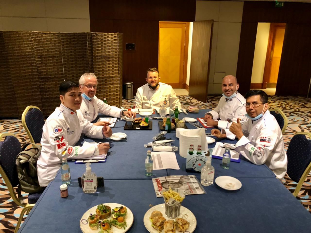 Вкуснятина на карантине. Азербайджанский кулинар оценивает блюда народов мира в Дубае (ФОТО)