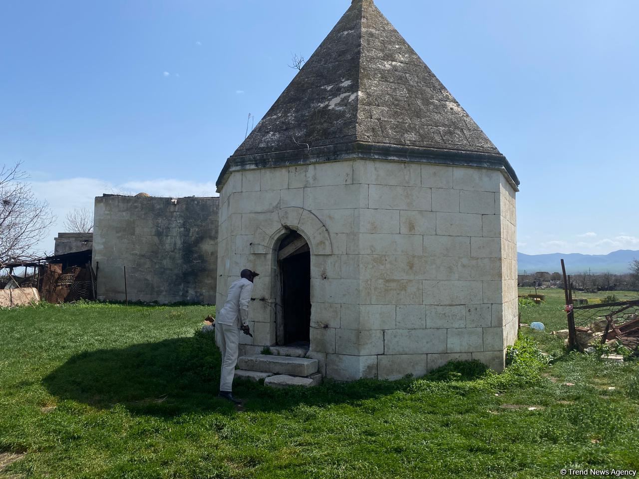 Представители ОИС посетили кладбище Имарета в Агдаме (ФОТО/ВИДЕО)