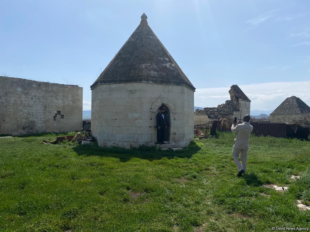 Представители ОИС посетили кладбище Имарета в Агдаме (ФОТО/ВИДЕО)