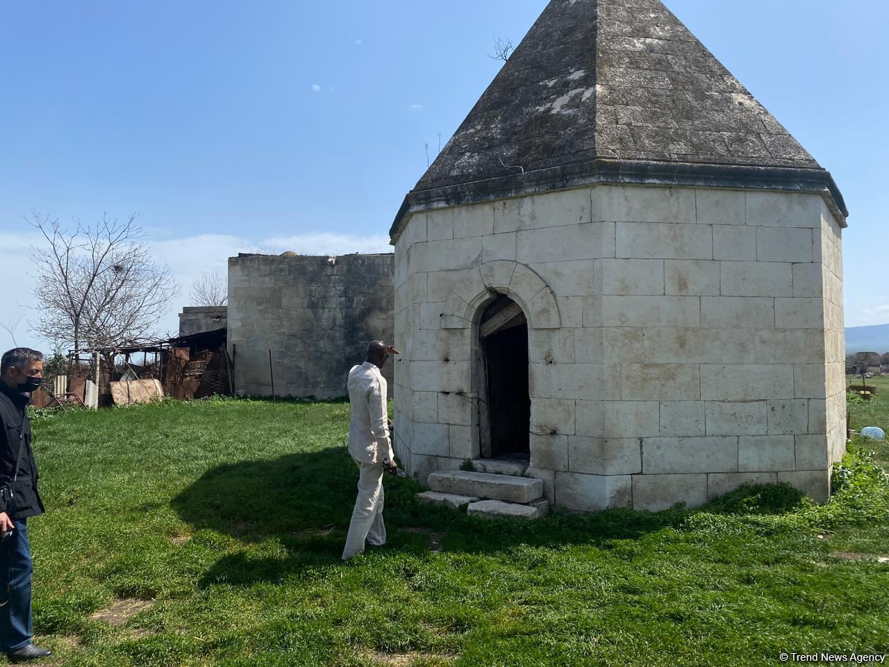 Представители ОИС посетили кладбище Имарета в Агдаме (ФОТО/ВИДЕО)