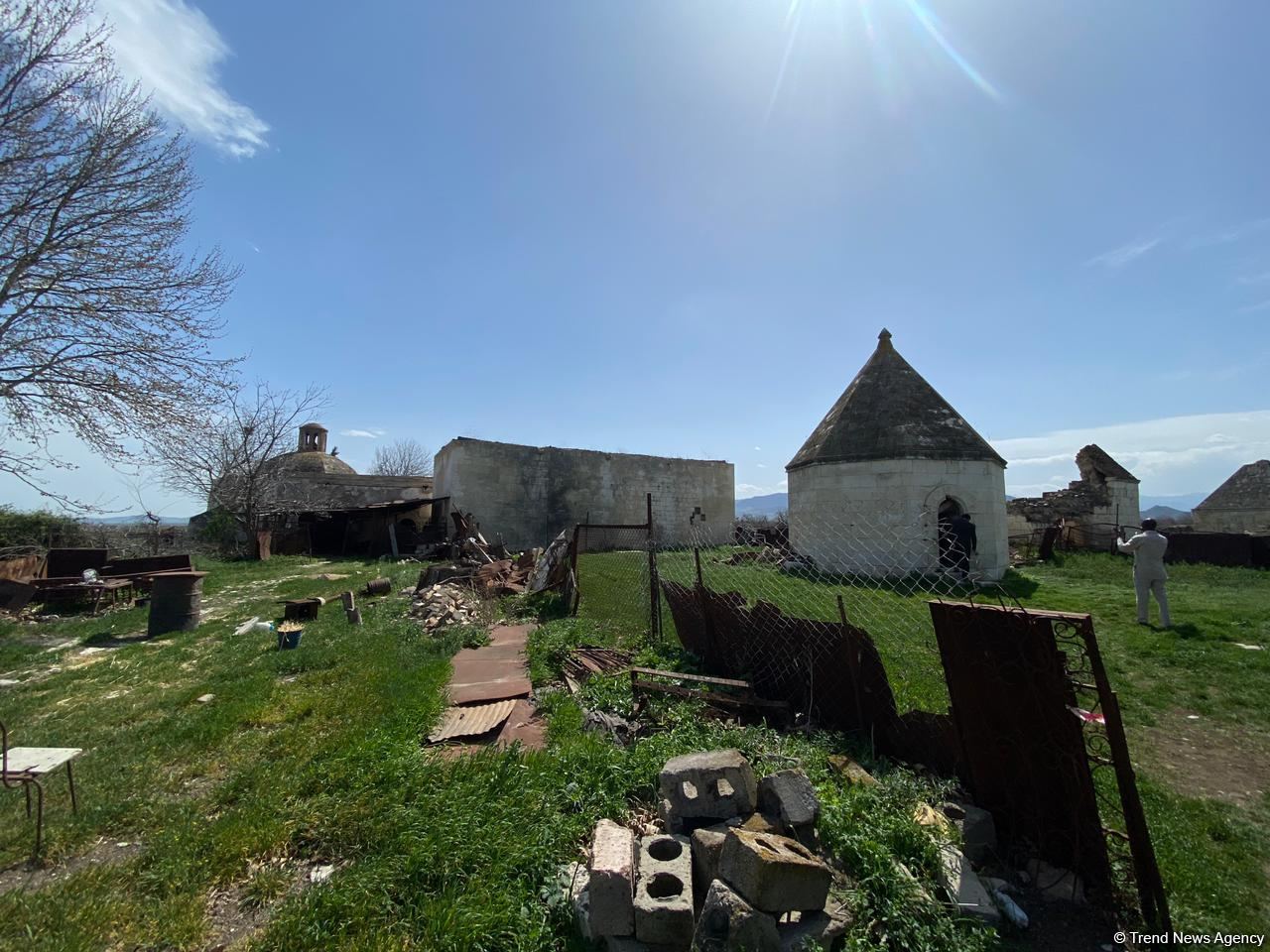 Представители ОИС посетили кладбище Имарета в Агдаме (ФОТО/ВИДЕО)