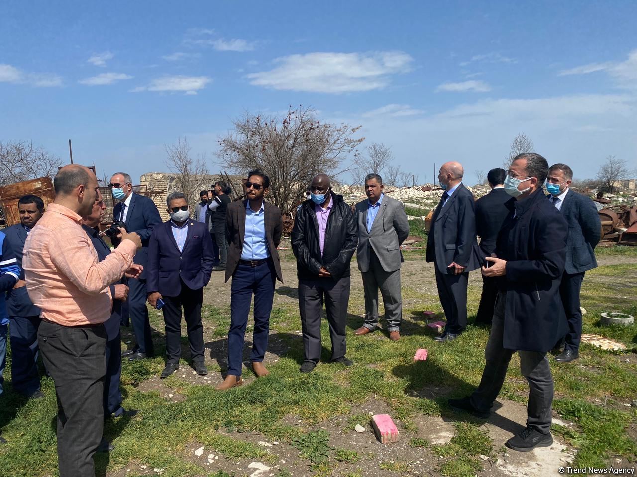 Представители ОИС посетили кладбище Имарета в Агдаме (ФОТО/ВИДЕО)
