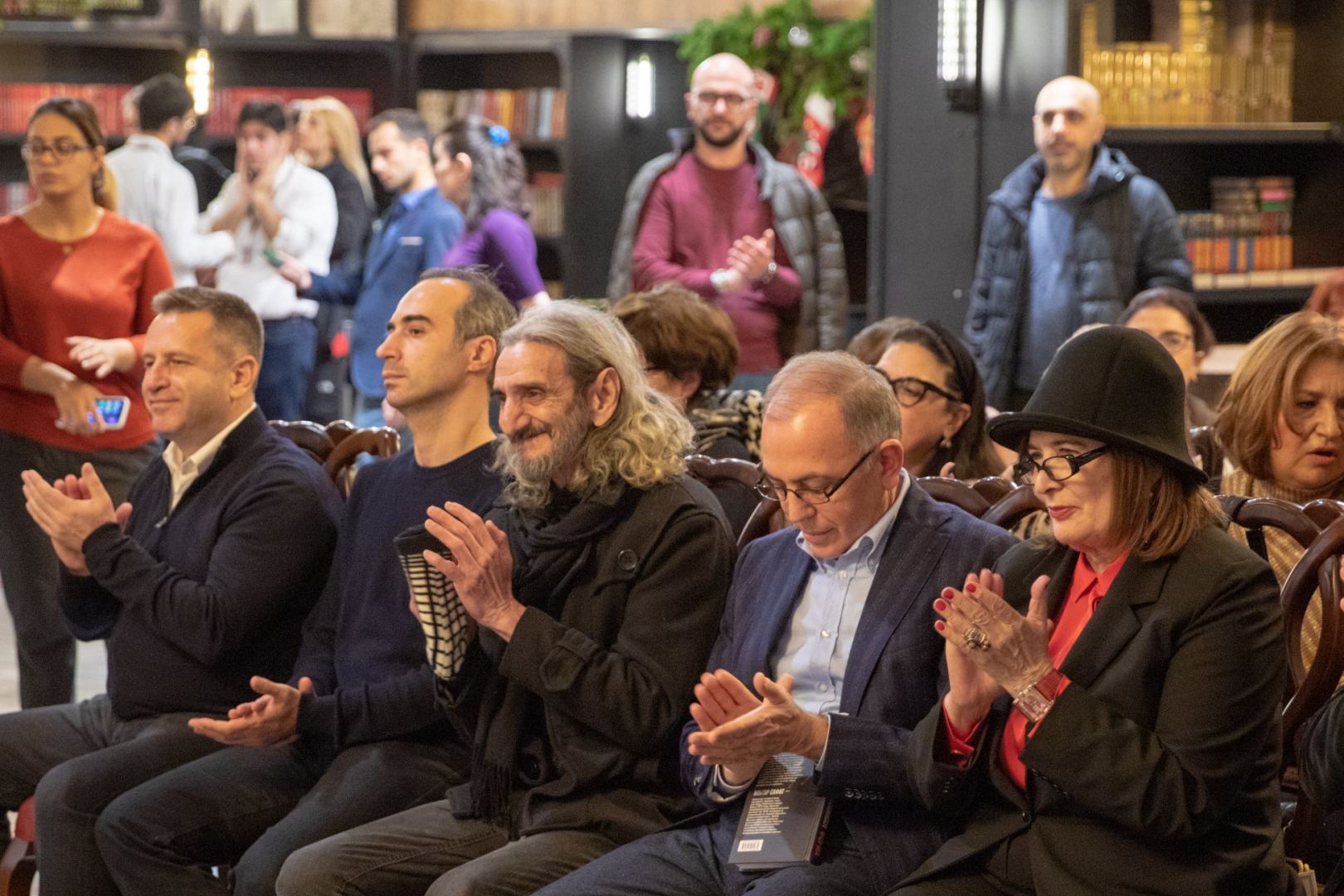 Последние красная дорожка и роль Фикрета Мамедова, или  Трогательный месседж из Дома престарелых (ФОТО)