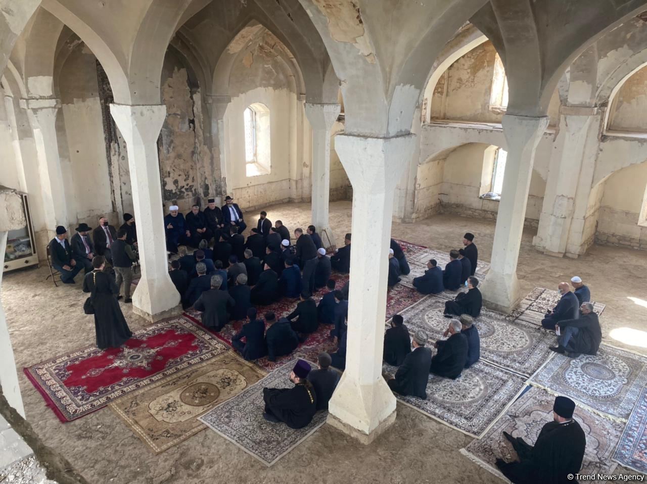 Главы религиозных конфессий в Азербайджане посетили Агдамскую джума-мечеть (ФОТО)