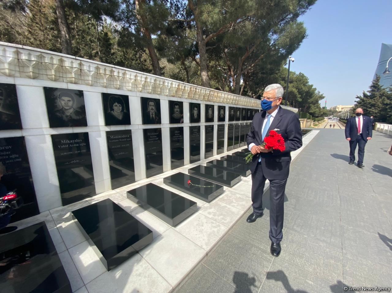 Председатель Генассамблеи ООН посетил могилу великого лидера Гейдара Алиева (ФОТО)