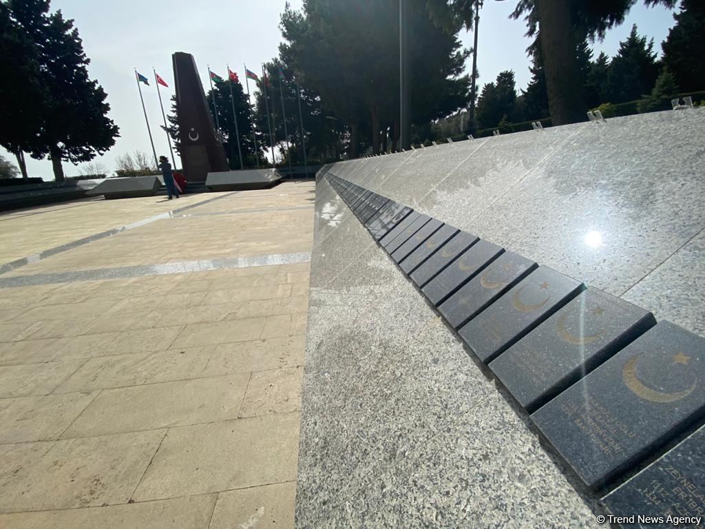 Председатель Генассамблеи ООН посетил могилу великого лидера Гейдара Алиева (ФОТО)