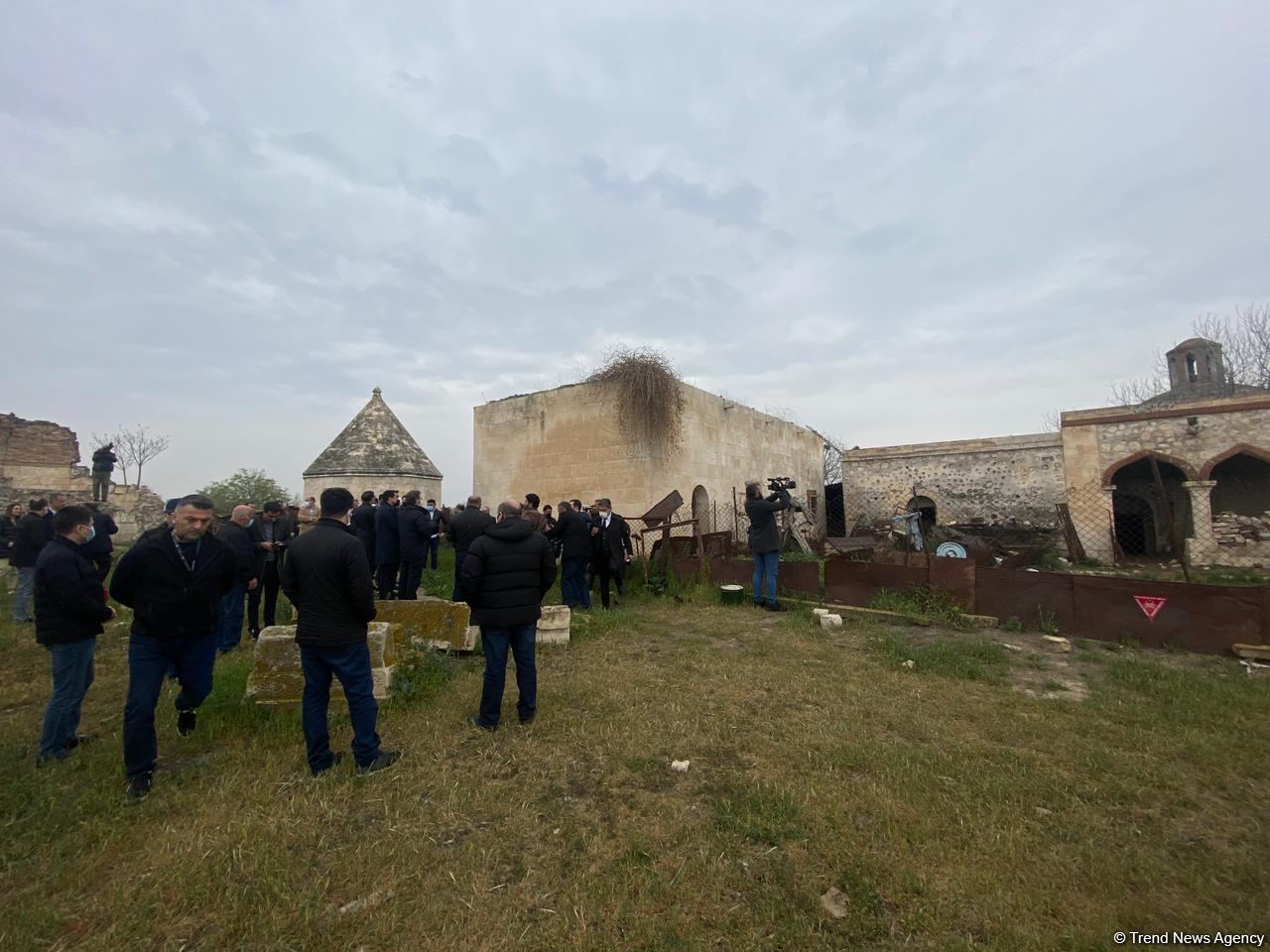 Делегация Тюркского совета побывала на разрушенном армянами кладбище Имарат (ФОТО/ВИДЕО)