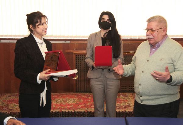 Актеры Шушинского театра награждены Союзом театральных деятелей Азербайджана (ФОТО)