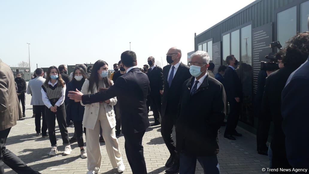 Представители ведущих аналитических центров мира находятся в Парке военных трофеев в Баку (ФОТО)