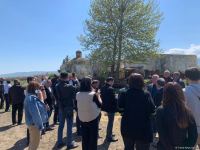 Группа азербайджанских журналистов совершила поездку в Агдам (ФОТО)