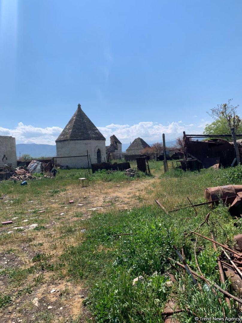 Группа азербайджанских журналистов совершила поездку в Агдам (ФОТО)