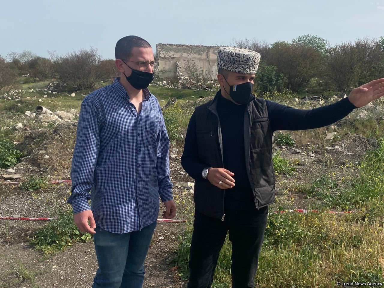 Израильские журналисты посетили в Агдаме разрушенные армянами мечети – репортаж Trend TV