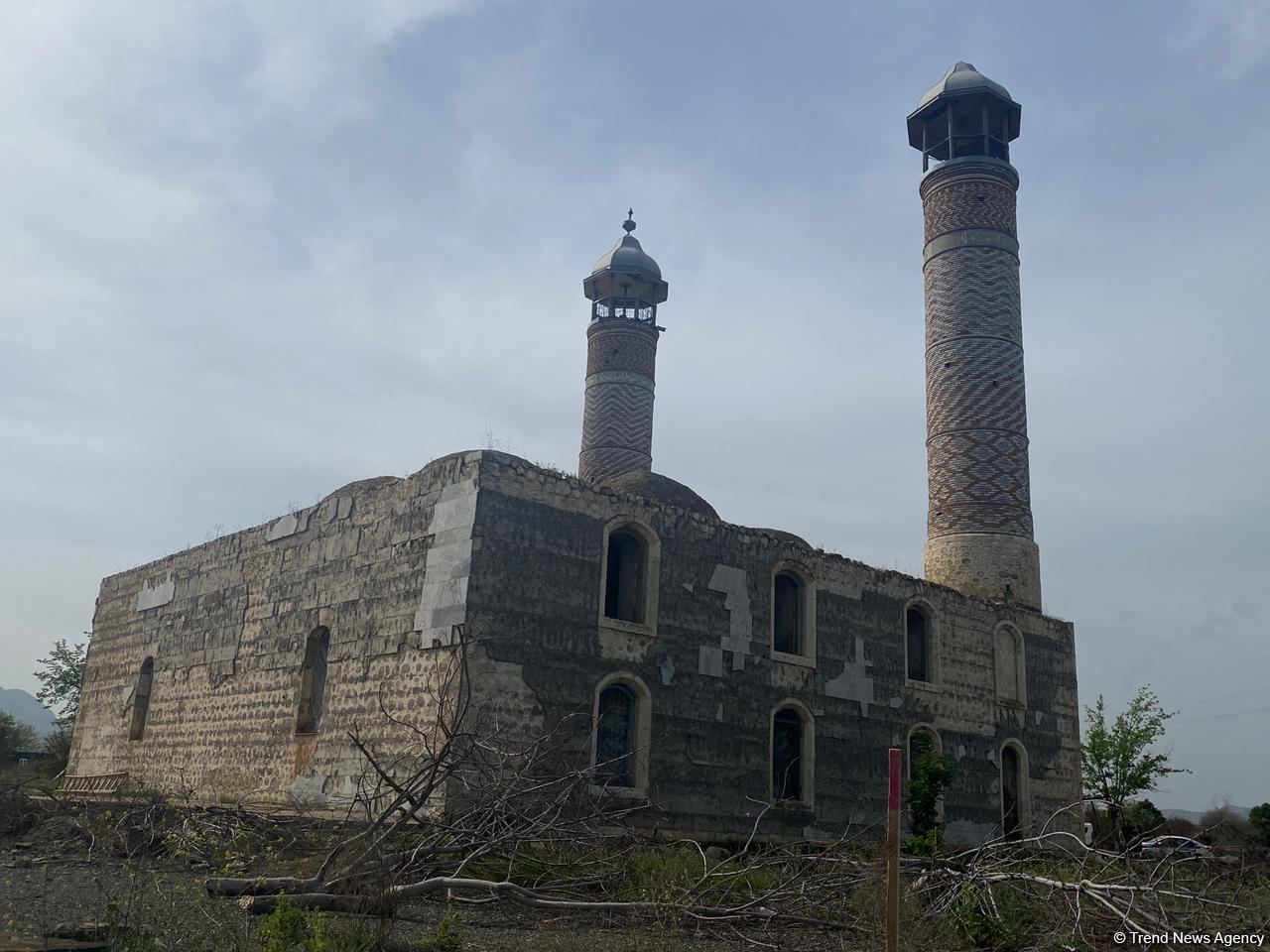 Израильские журналисты посетили в Агдаме разрушенные армянами мечети – репортаж Trend TV