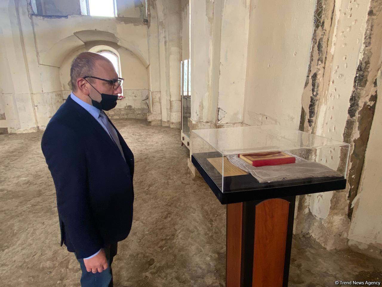 Израильские журналисты посетили в Агдаме разрушенные армянами мечети – репортаж Trend TV