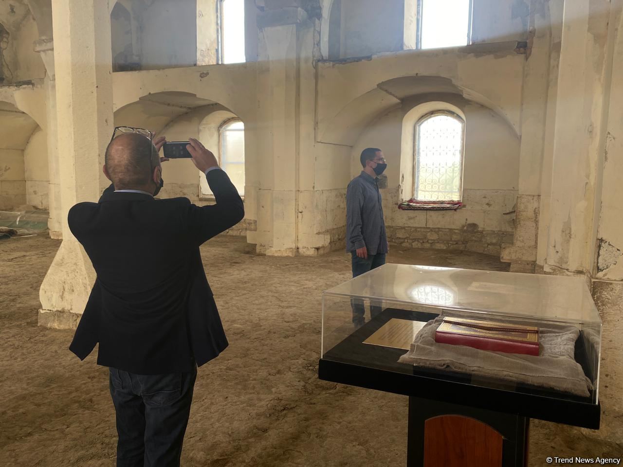 Израильские журналисты посетили в Агдаме разрушенные армянами мечети – репортаж Trend TV