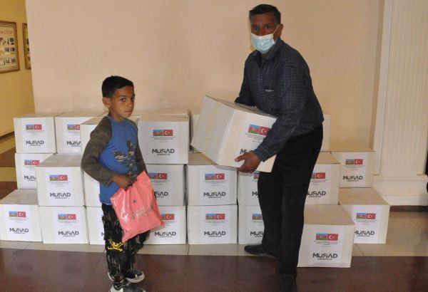 По инициативе депутата Севиль Микаиловой оказана продовольственная помощь семьям шехидов и малообеспеченным семьям в Худате (ФОТО)