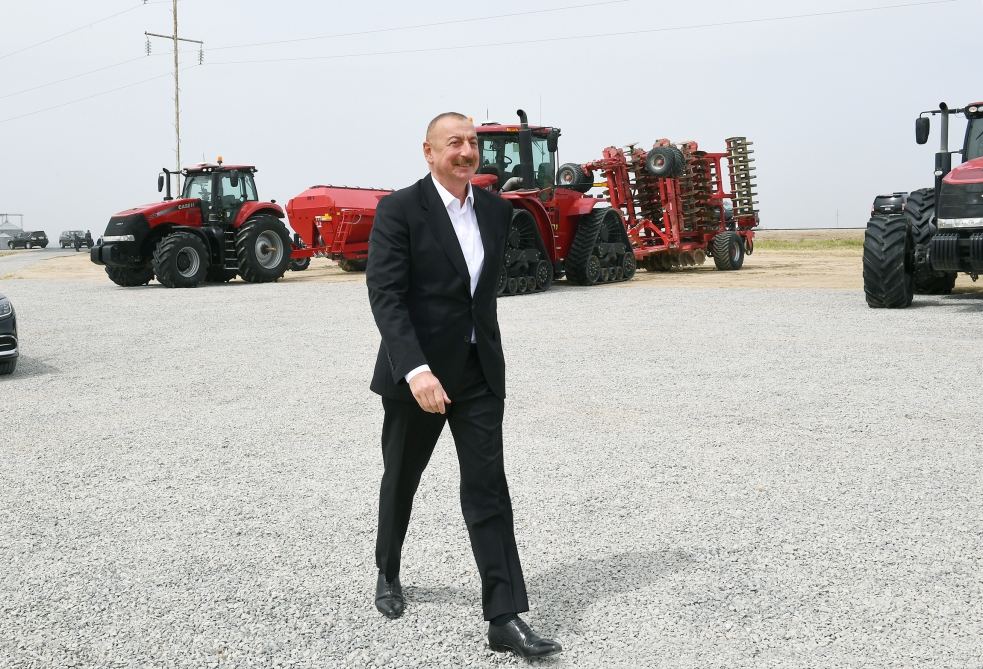 Президент Ильхам Алиев принял участие в презентации агропарка ООО Aqro Dairy в Гаджигабуле (ФОТО)