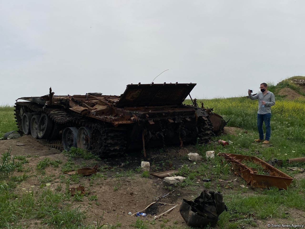 Продолжается визит израильских журналистов на освобожденные территории Азербайджана (ФОТО)