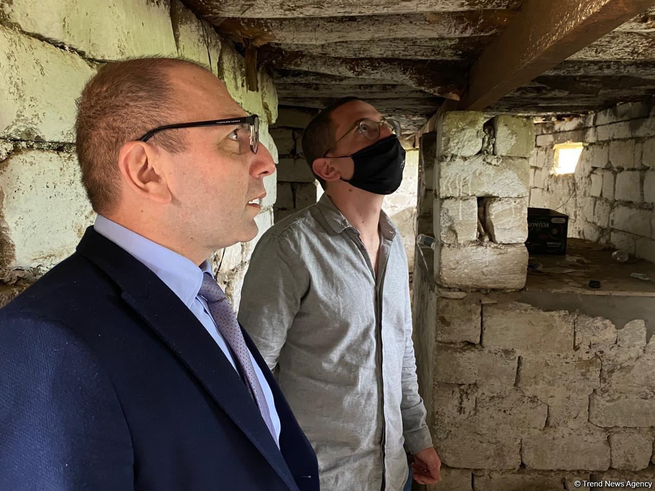 Продолжается визит израильских журналистов на освобожденные территории Азербайджана (ФОТО)