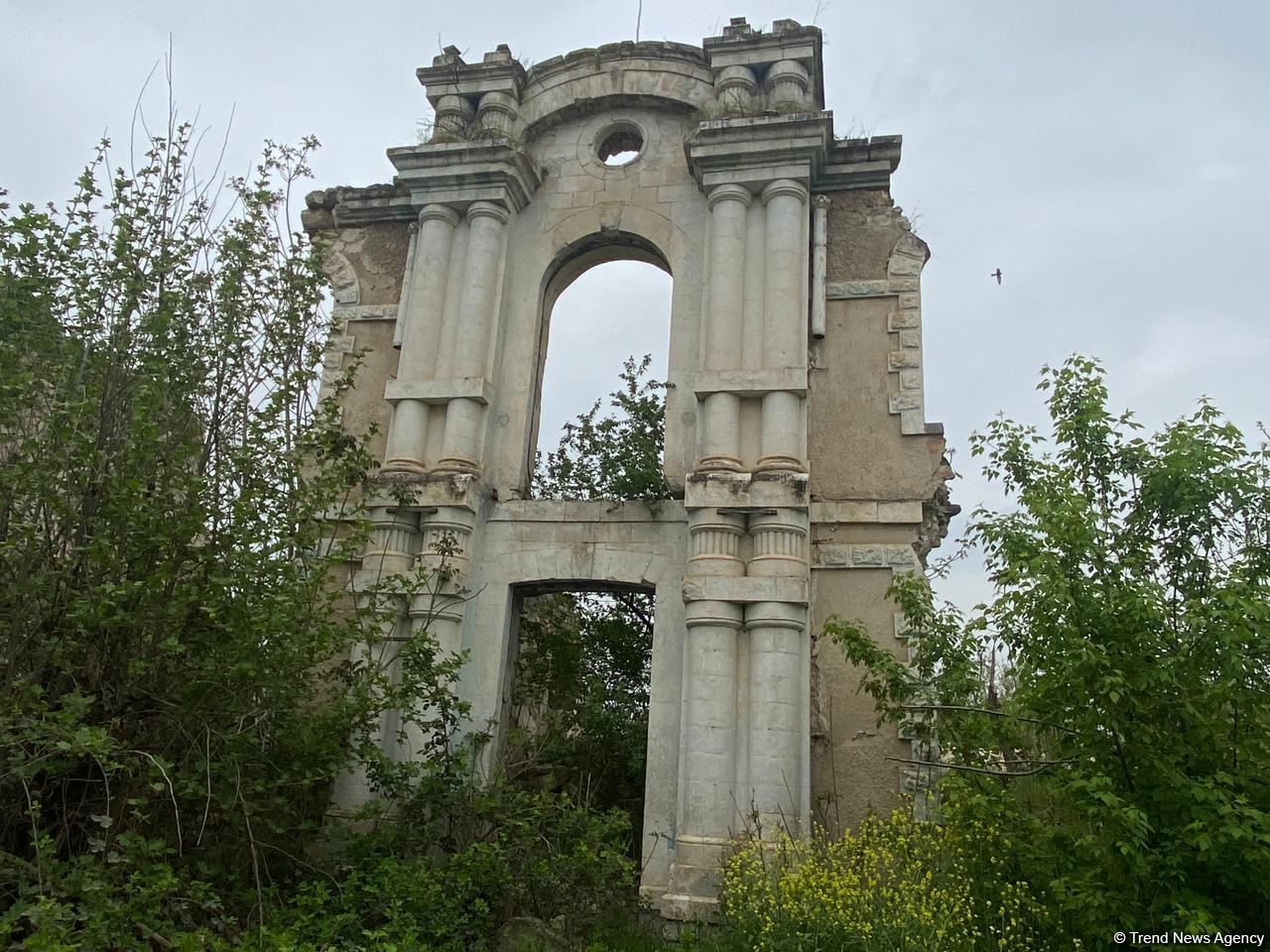 Продолжается визит израильских журналистов на освобожденные территории Азербайджана (ФОТО)