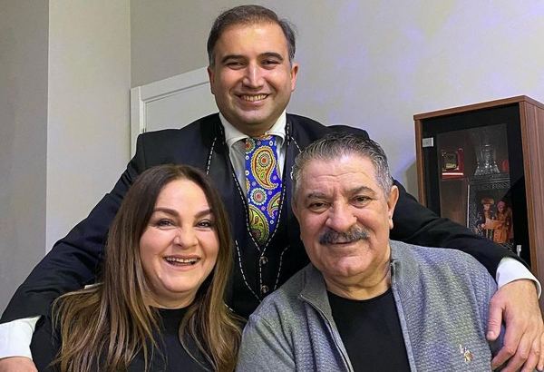 Гаджи Нуран и Малахат Аббасова навестили народного артиста Агададаша Агаева в турецкой больнице (ФОТО)