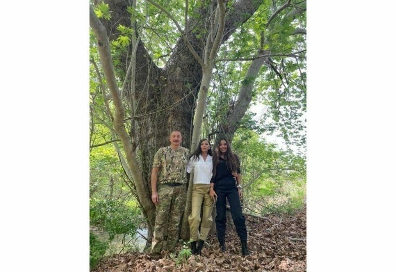 Первый вице-президент Мехрибан Алиева поделилась на своей официальной странице в Instagram кадрами из поездки в Джебраильский и Зангиланский районы с Президентом Ильхамом Алиевым (ФОТО/ВИДЕО)