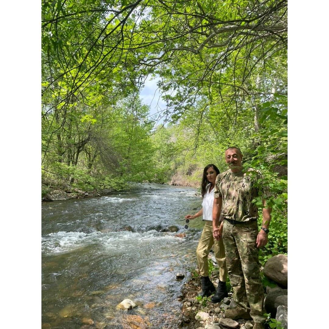 Первый вице-президент Мехрибан Алиева поделилась на своей официальной странице в Instagram кадрами из поездки в Джебраильский и Зангиланский районы с Президентом Ильхамом Алиевым (ФОТО/ВИДЕО)