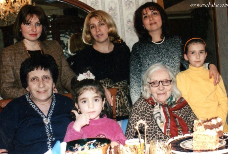 Как известная азербайджанка соответствовала чеховской фразе, или Любовь под одеялом  от Мао Цзэдуна... (ФОТО)