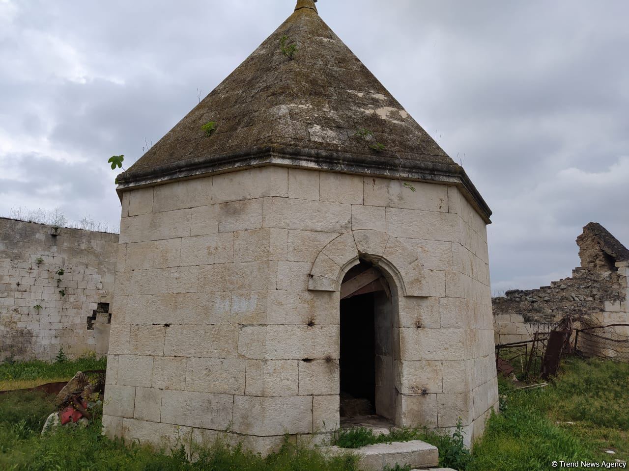 Российские депутаты и эксперты находятся в Агдаме (ФОТО)