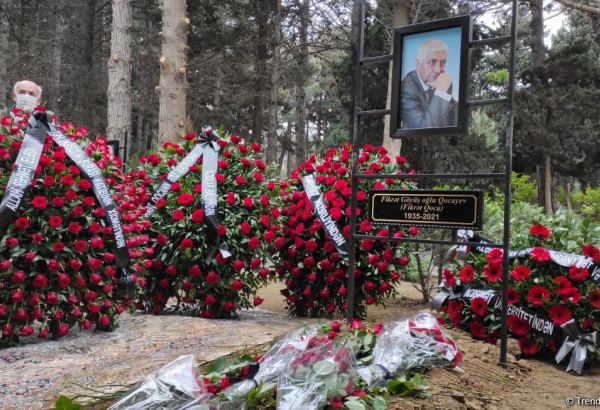 В Баку прошли похороны народного поэта Фикрета Годжи (ФОТО/ВИДЕО)