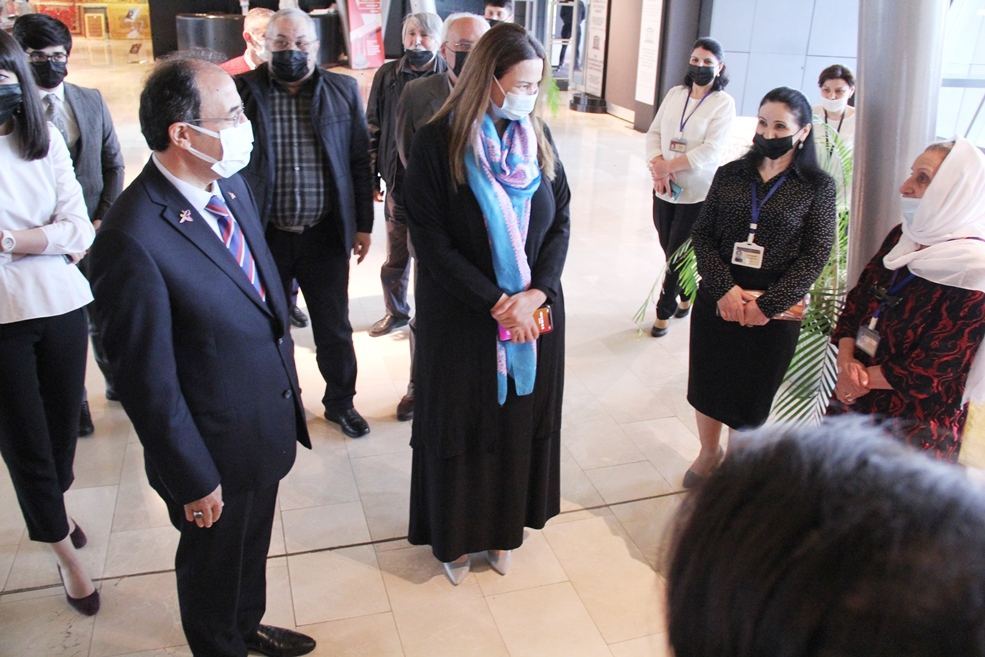 Красочная презентация в Баку: Бахрам Гур и Дурсети – история одной любви из «Семи красавиц» (ФОТО)