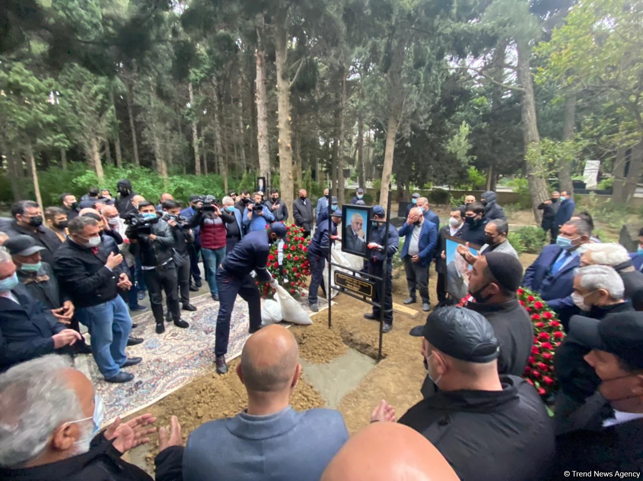 В Баку прошли похороны народного поэта Фикрета Годжи (ФОТО/ВИДЕО)