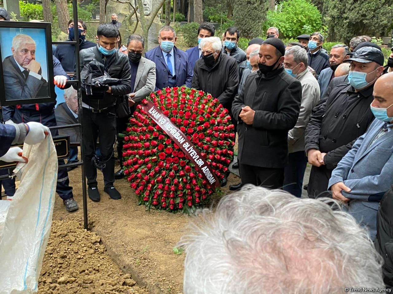 В Баку прошли похороны народного поэта Фикрета Годжи (ФОТО/ВИДЕО)