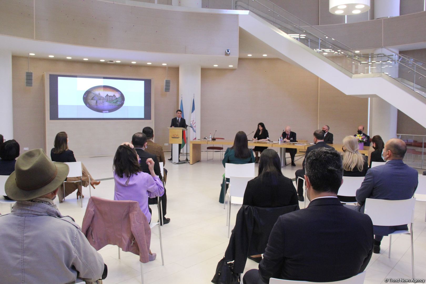 В Университете АДА прошла выставка и торжественная презентация книги "Ахмедия Джабраилов 100" (ФОТО)