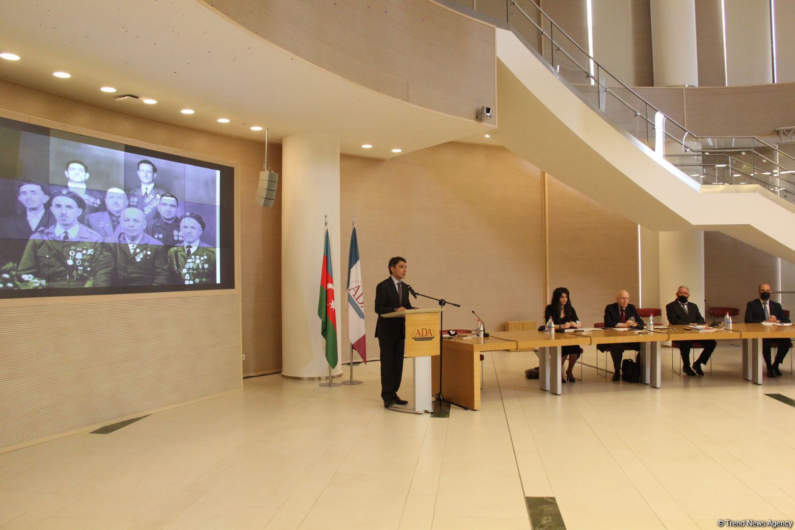 В Университете АДА прошла выставка и торжественная презентация книги "Ахмедия Джабраилов 100" (ФОТО)