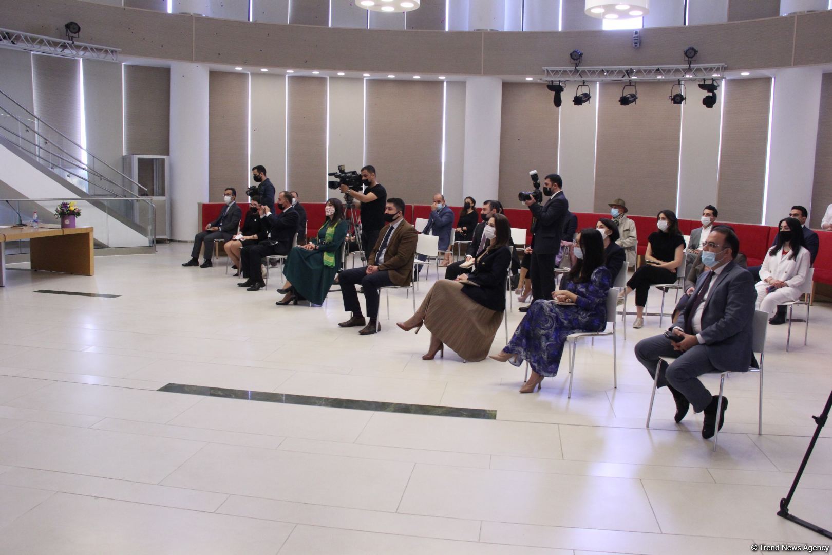 В Университете АДА прошла выставка и торжественная презентация книги "Ахмедия Джабраилов 100" (ФОТО)