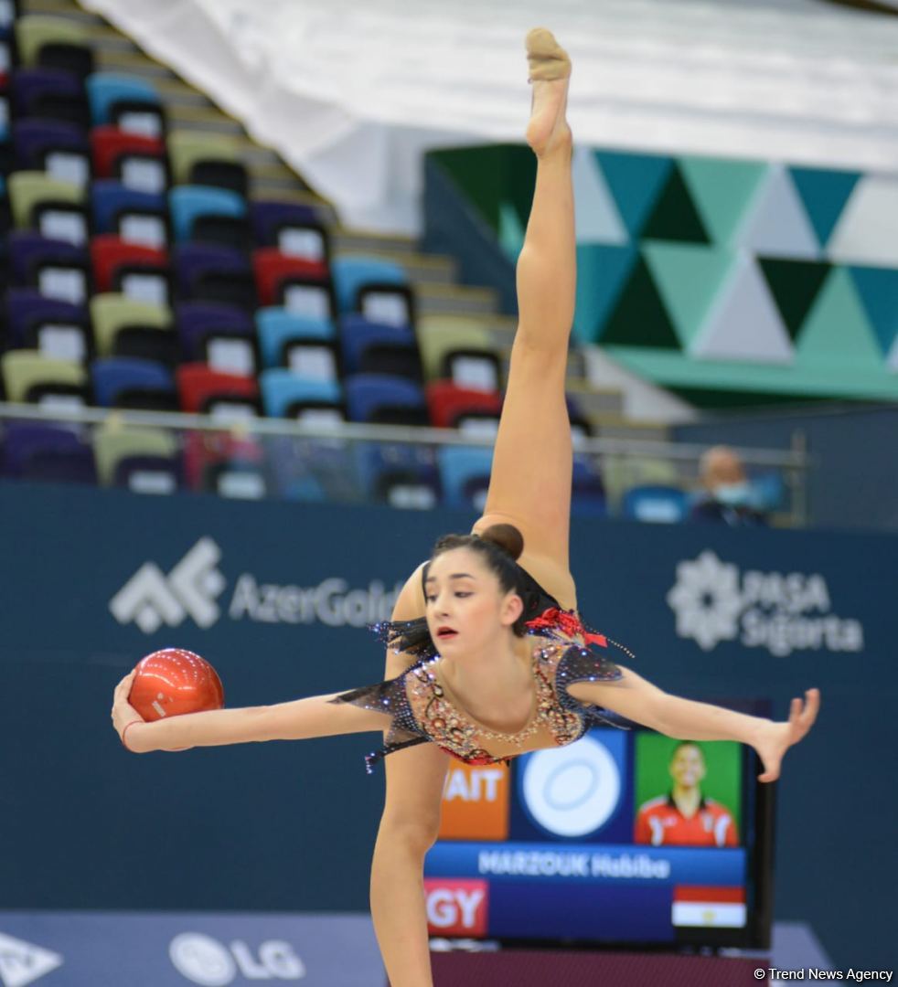 В Баку стартовал первый день соревнований Кубка мира по художественной гимнастике (ФОТО)