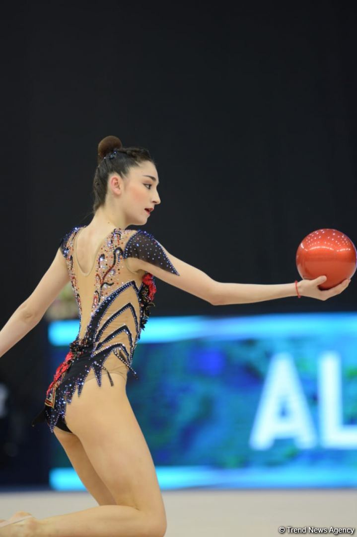 В Баку стартовал первый день соревнований Кубка мира по художественной гимнастике (ФОТО)