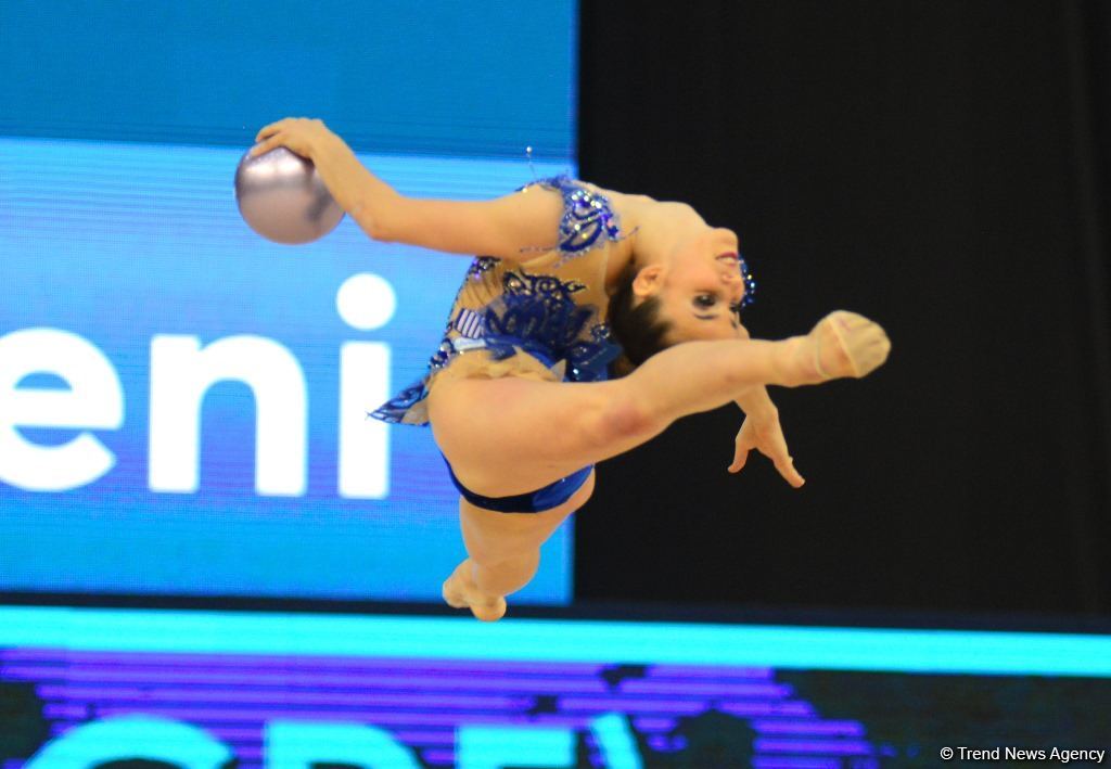 В Баку стартовал первый день соревнований Кубка мира по художественной гимнастике (ФОТО)