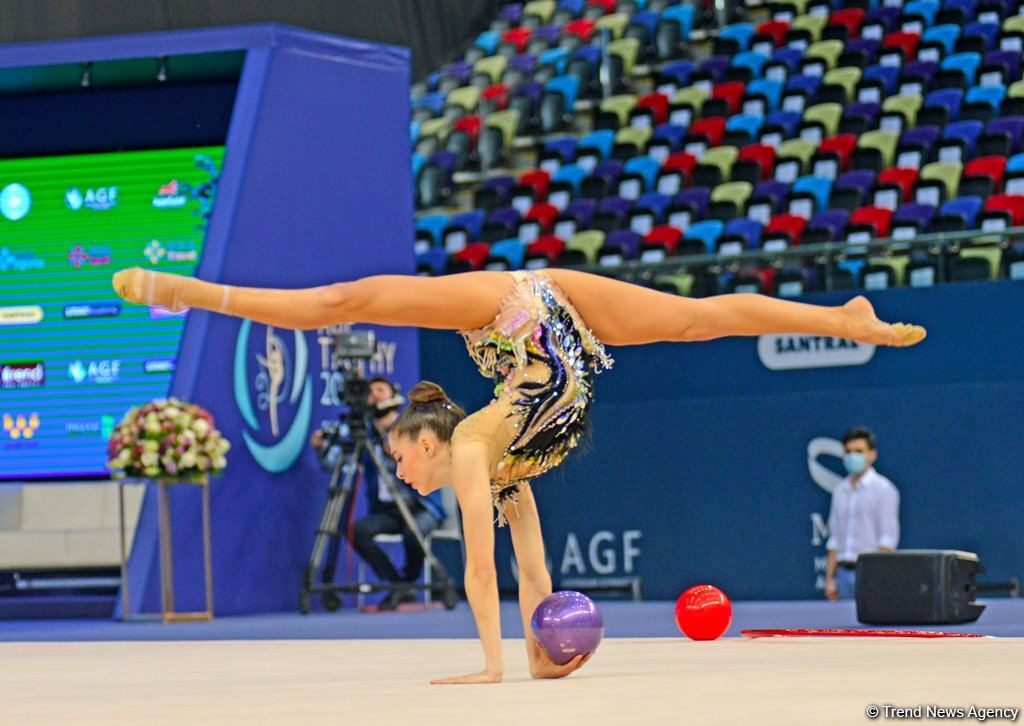 В Баку стартовал первый день соревнований Кубка мира по художественной гимнастике (ФОТО)