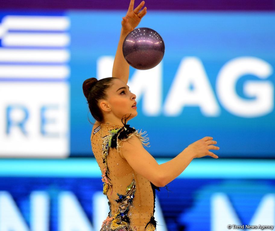 В Баку стартовал первый день соревнований Кубка мира по художественной гимнастике (ФОТО)