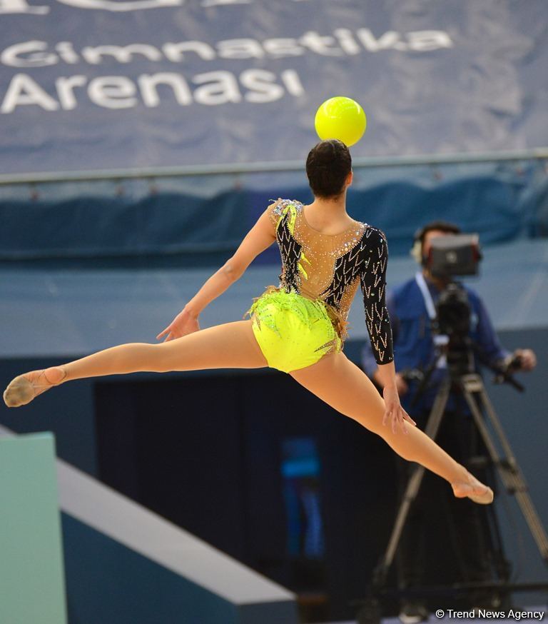 В Баку стартовал первый день соревнований Кубка мира по художественной гимнастике (ФОТО)