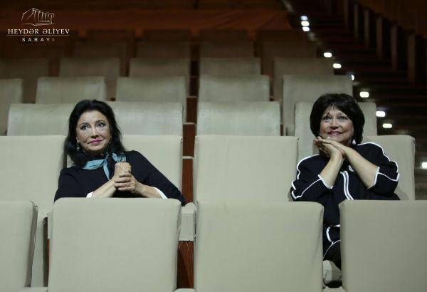 Дворец Гейдара Алиева представил проект "Исторические моменты на исторической сцене" (ВИДЕО, ФОТО)