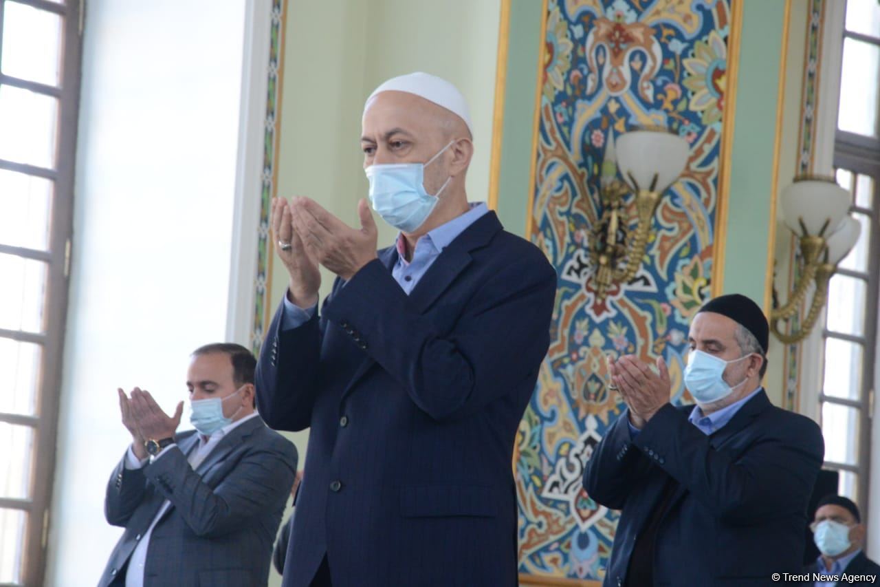 В мечети Тезепир в Баку совершен праздничный намаз (ФОТО)